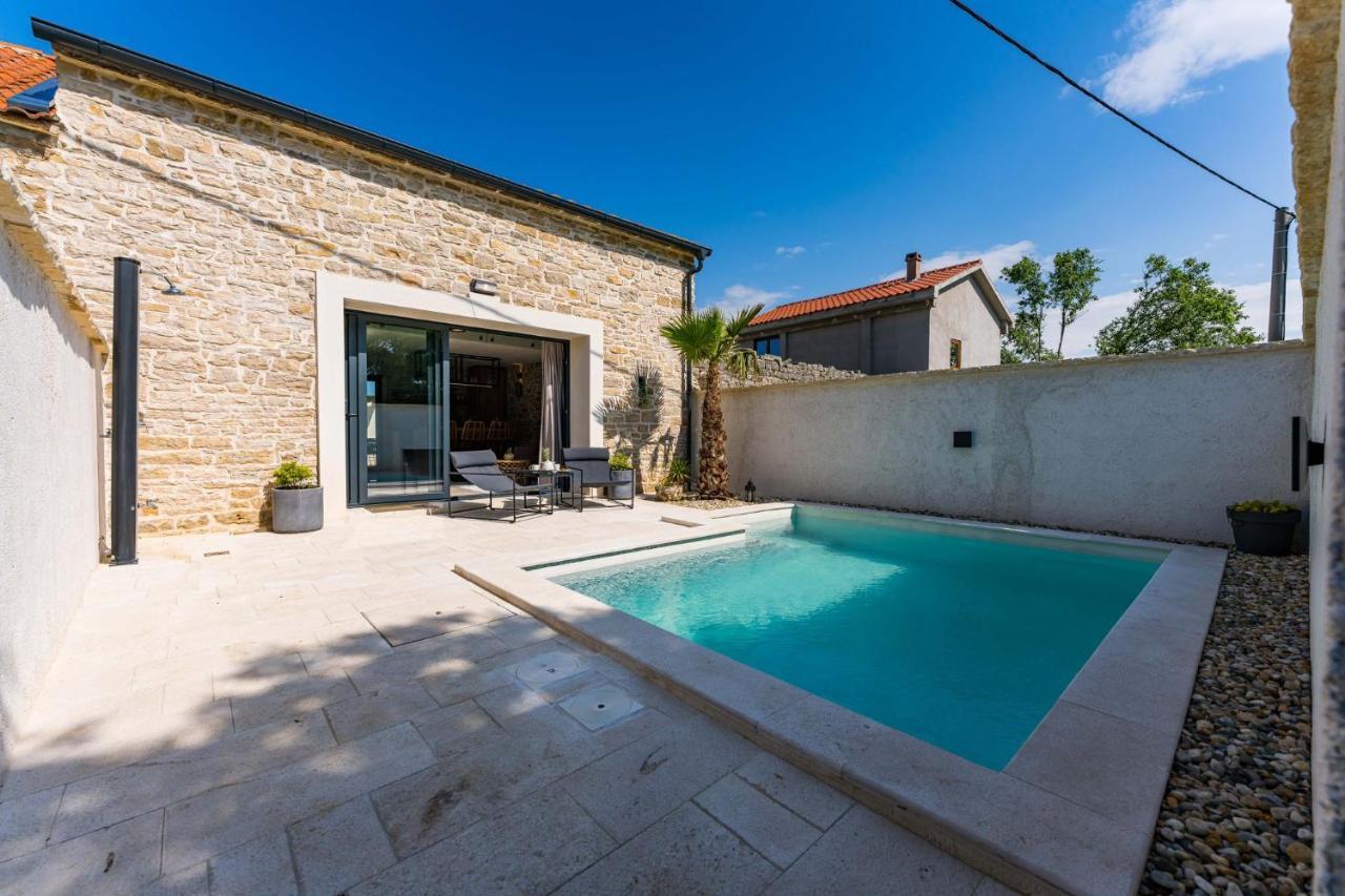 Pridraga Stone House With Pool Poetaヴィラ エクステリア 写真