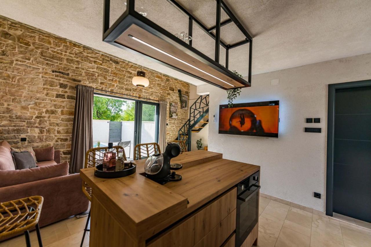 Pridraga Stone House With Pool Poetaヴィラ エクステリア 写真